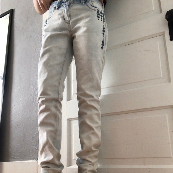 Suko Jeans| Boho Embroidered Acid Wash Jeans Size 4 - Picture 4 of 4